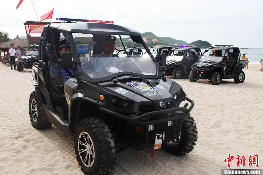 В городе Санья появились новые полицейские пляжные машины Багги (3)