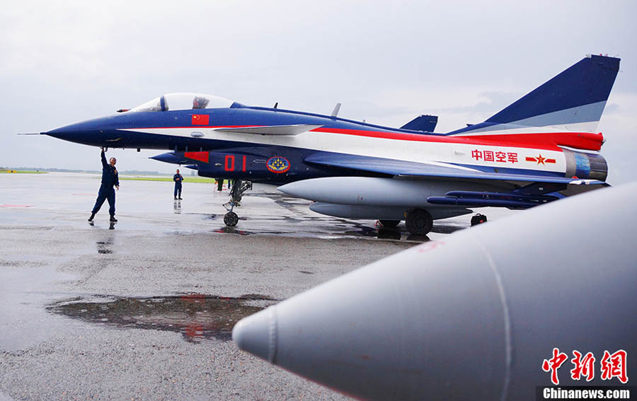 Семь самолетов для показательных выступлений J-10 китайских ВВС вылетели в Россию (5)