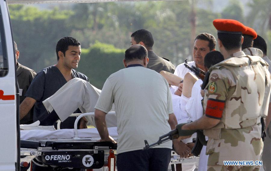 Экс-президент Египта Х. Мубарак на вертолете вылетел из тюрьмы в каирский госпиталь "Аль-Маади"