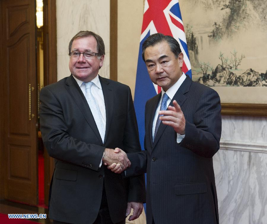 Ван И призвал Новую Зеландию оптимально урегулировать проблему безопасности экспортируемых в Китай молочных продуктов