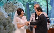 Свадебное фото китайской актрисы Лю сяоцин и мужа