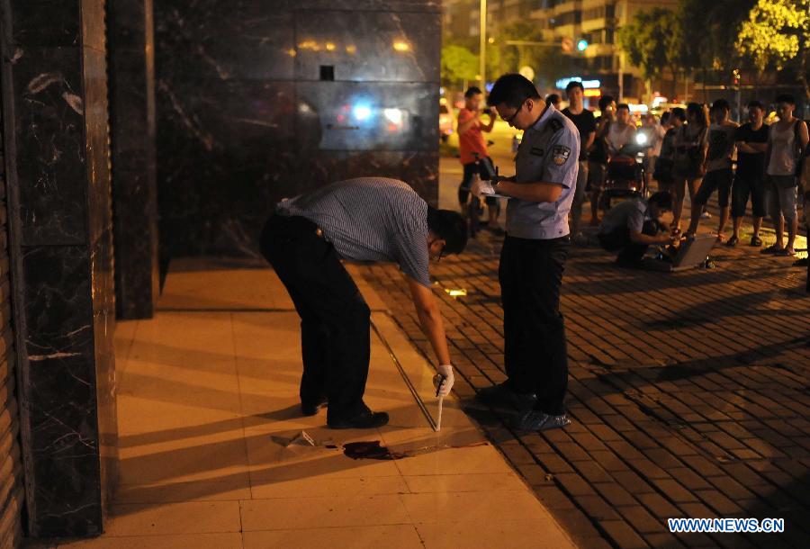 Вооруженный ножом мужчина напал на 10 человек в Юго-Западном Китае (3)