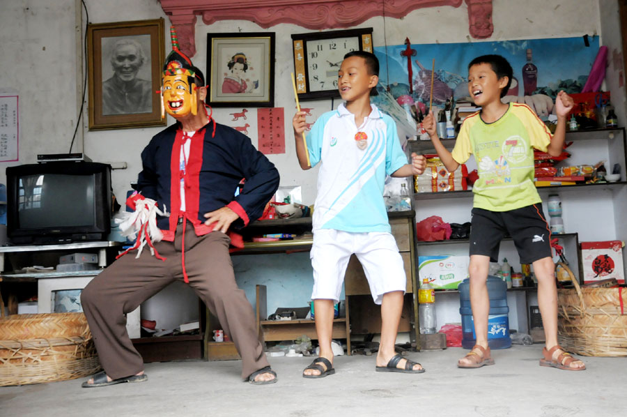 Танцы Но - сокровище народности Маонань (4)