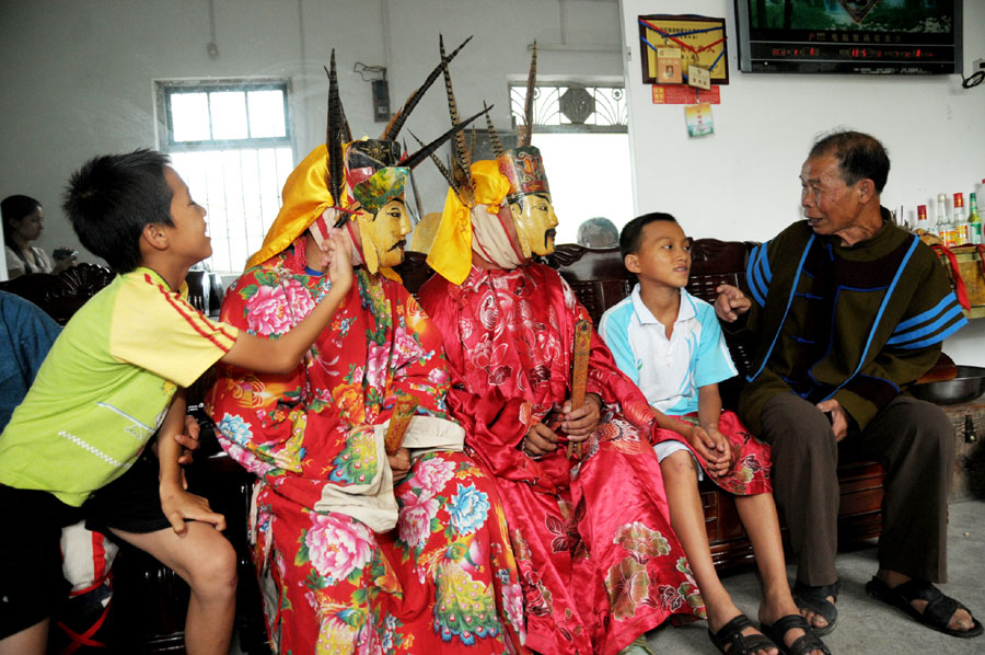 Танцы Но - сокровище народности Маонань (5)