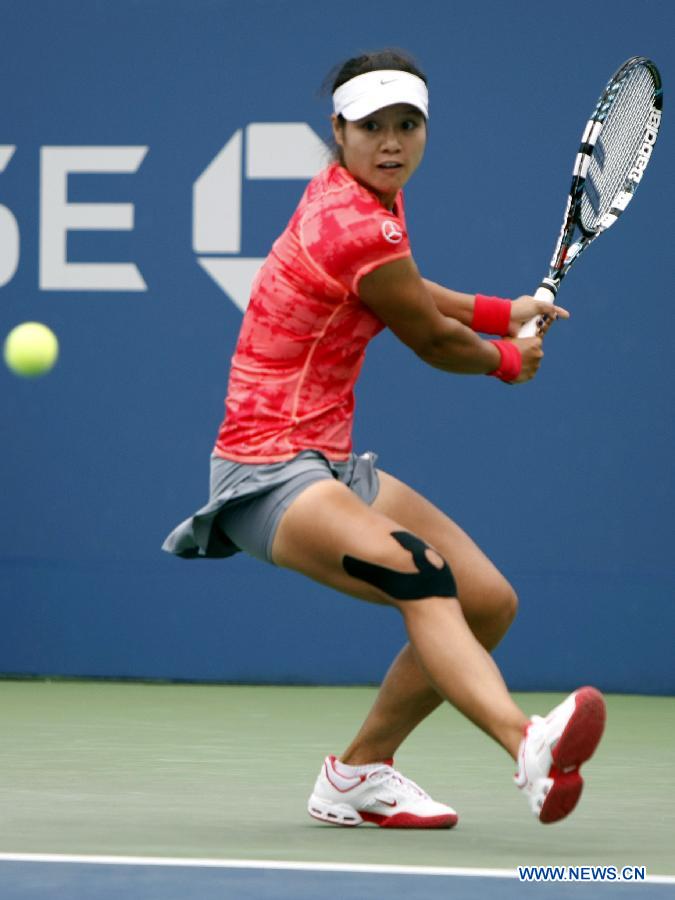 Белоруска О. Говорцова проиграла китаянке Ли На в первом круге открытого чемпионата США по теннису (3)