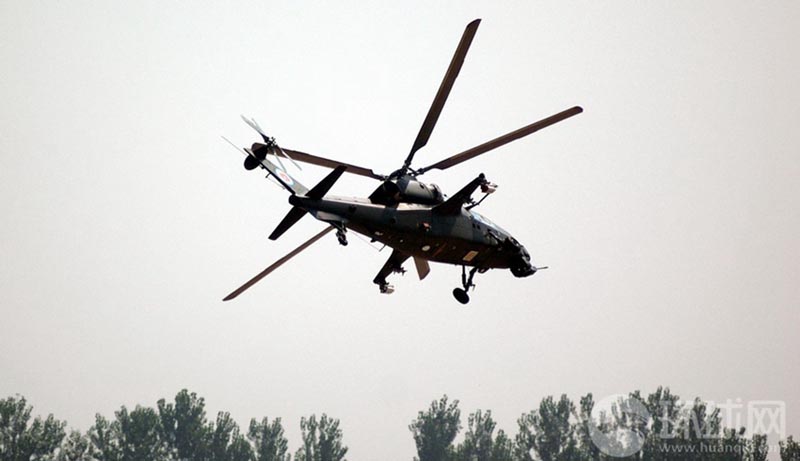 Боевой вертолет «Учжи-10» совершил сальто, техника которого сопоставима с американским вертолётом «Апач» (13)