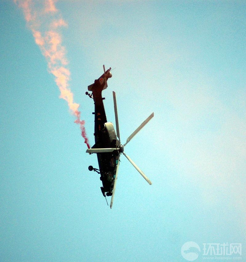 Боевой вертолет «Учжи-10» совершил сальто, техника которого сопоставима с американским вертолётом «Апач» (11)