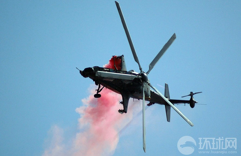 Боевой вертолет «Учжи-10» совершил сальто, техника которого сопоставима с американским вертолётом «Апач»