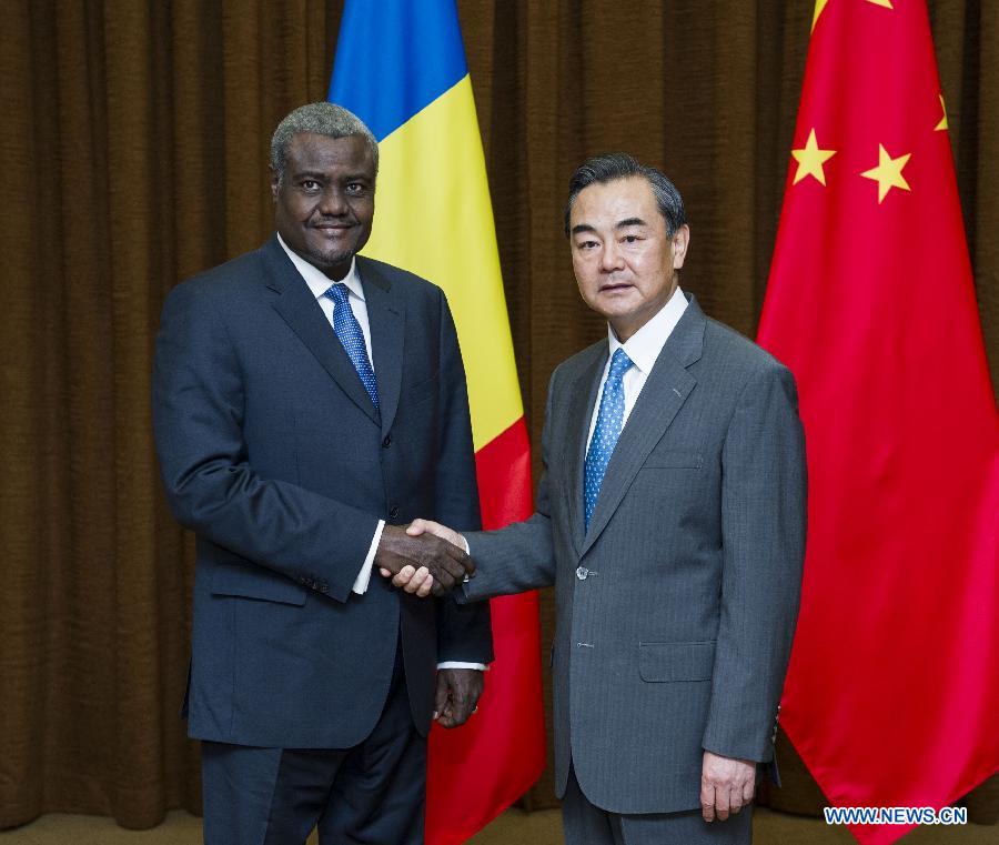 Глава МИД КНР встретился со своим коллегой из Чада