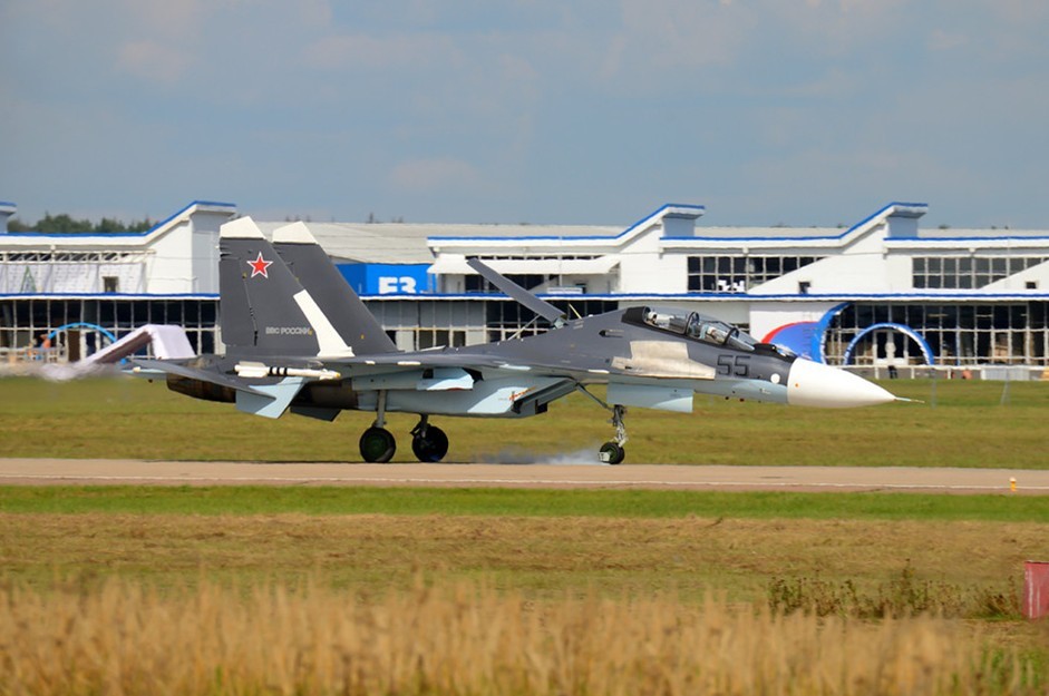 Военный самолет Су-30CM