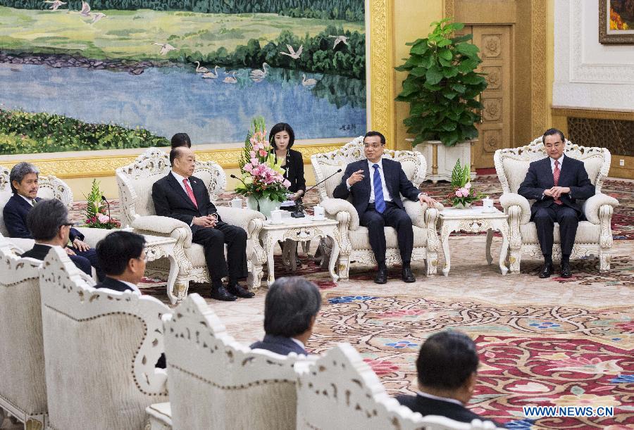 Ли Кэцян встретился с главами МИД стран АСЕАН и генсекретарем ассоциации