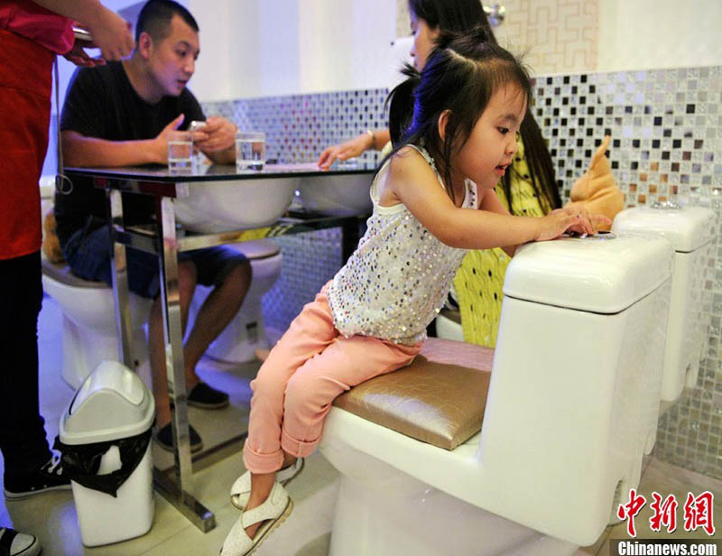 Первый ресторан в стиле уборной открылся в городе Тайюань провинции Шаньси (3)