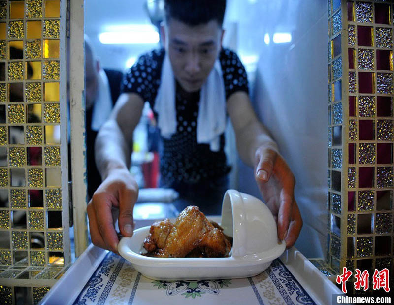 Первый ресторан в стиле уборной открылся в городе Тайюань провинции Шаньси