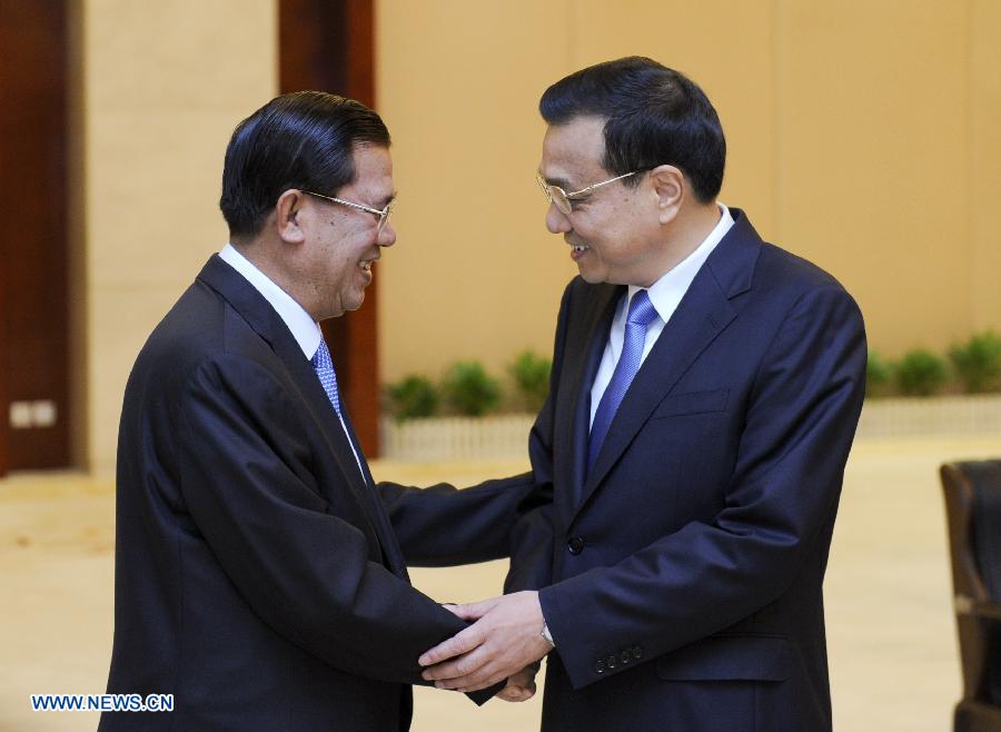 Ли Кэцян встретился с премьер-министром Камбоджи Хун Сеном  (2)