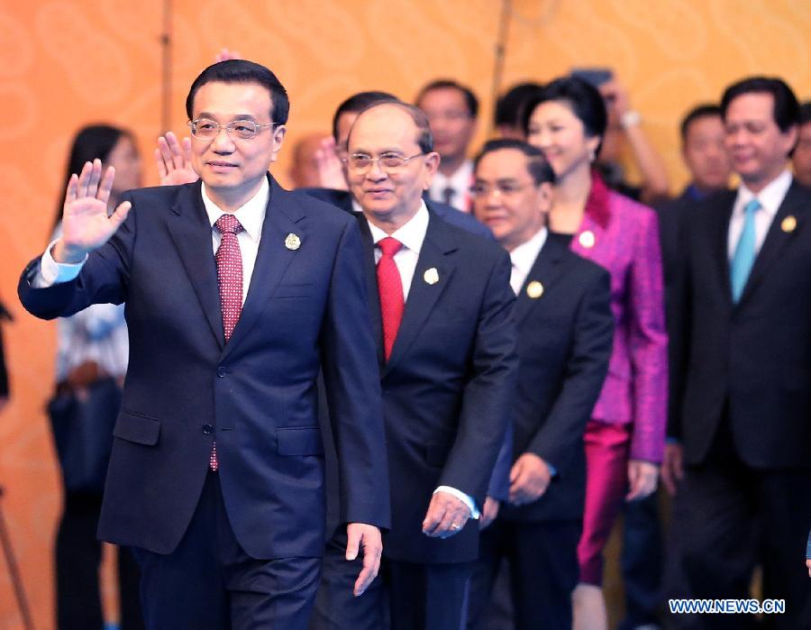 Ли Кэцян присутствовал и выступил на церемонии открытия 10-й ярмарки Китай-АСЕАН и саммита коммерции и инвестиций Китай-АСЕАН (2)