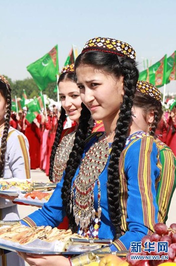Красавицы в Туркменистане (2)