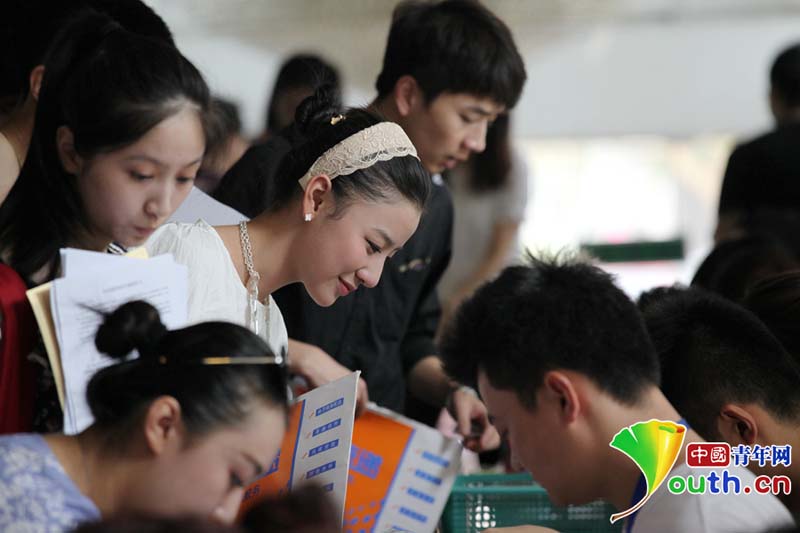Пекинская академия кинематографии объявила о начале занятий, многие ученики - настоящие красавцы и красавицы (4)