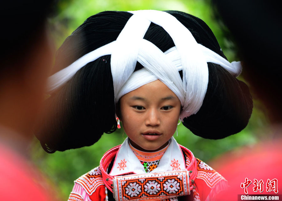 Девушки с «рогами» народности Мяо в провинции Гуйчжоу (4)