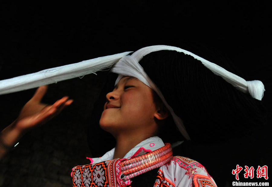 Девушки с «рогами» народности Мяо в провинции Гуйчжоу (6)