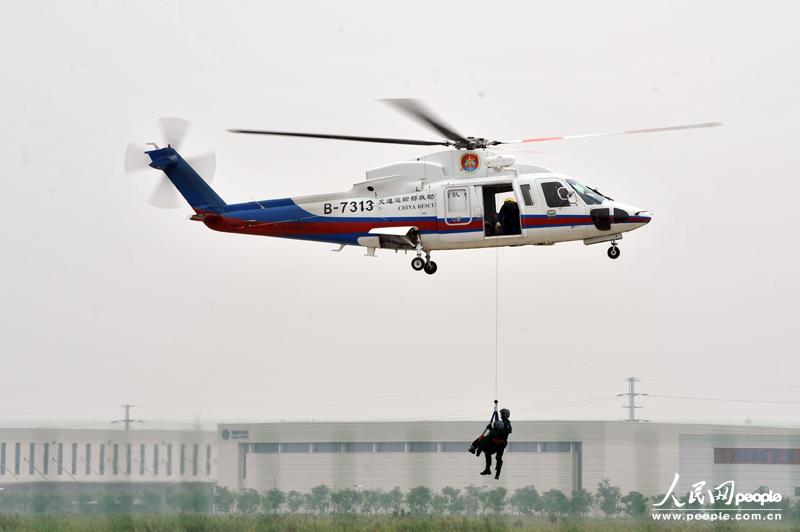 Пилотажная группа сухопутных войск Китая впервые появилась на выставке вертолетов (29)