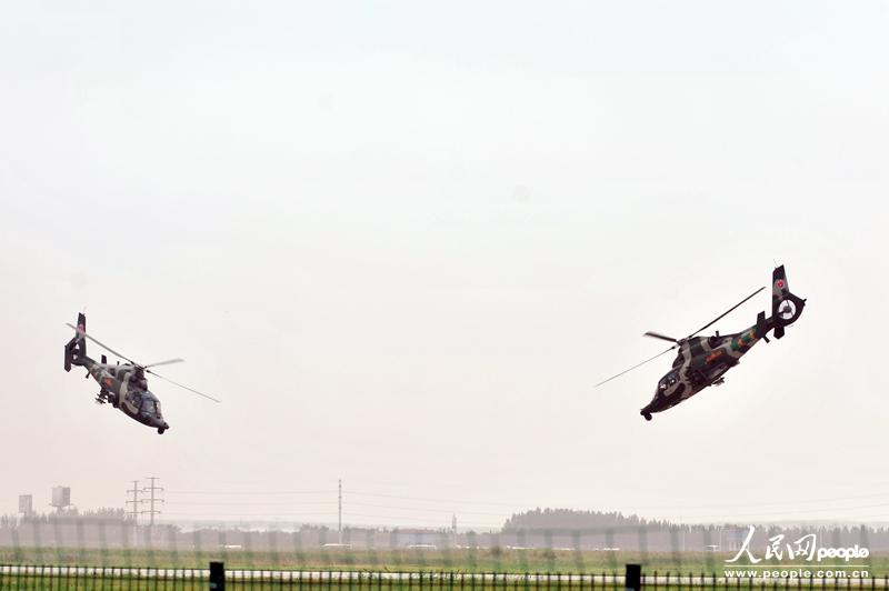 Пилотажная группа сухопутных войск Китая впервые появилась на выставке вертолетов (25)