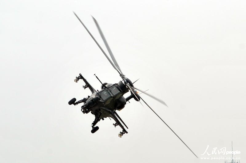 Пилотажная группа сухопутных войск Китая впервые появилась на выставке вертолетов (19)