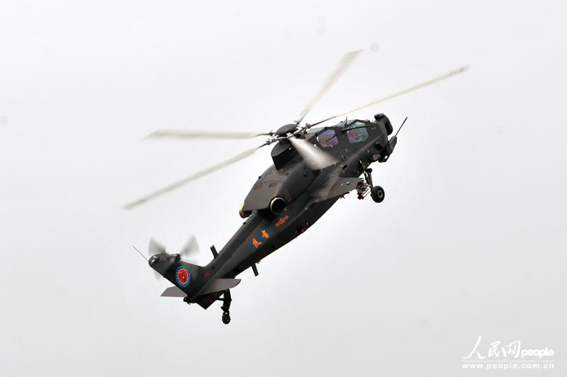 Пилотажная группа сухопутных войск Китая впервые появилась на выставке вертолетов (8)