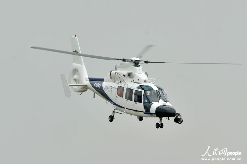 Пилотажная группа сухопутных войск Китая впервые появилась на выставке вертолетов (6)