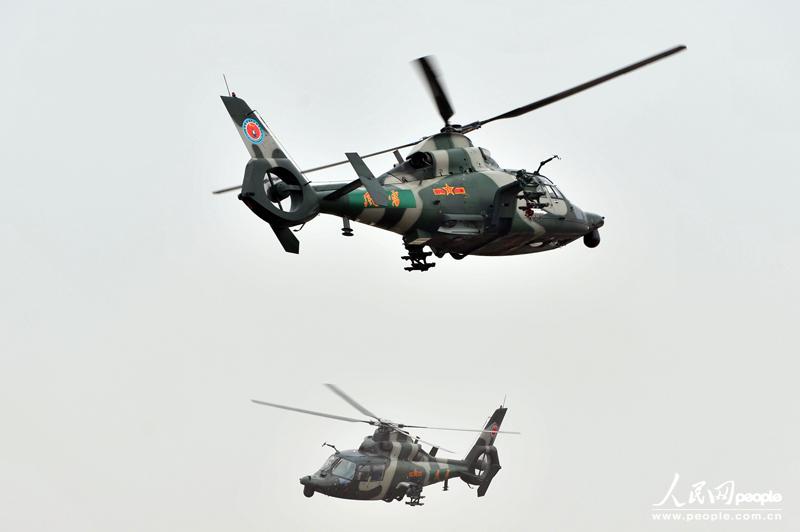 Пилотажная группа сухопутных войск Китая впервые появилась на выставке вертолетов (12)