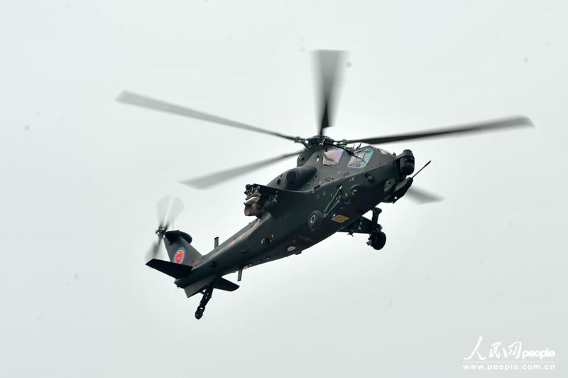 Пилотажная группа сухопутных войск Китая впервые появилась на выставке вертолетов (2)