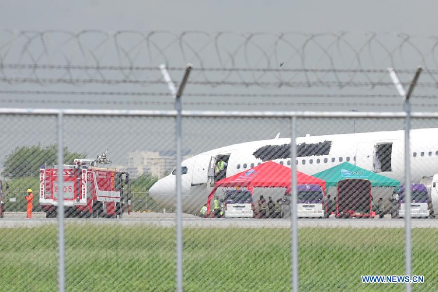 В аэропорту города Бангкока с посадочной полосы сошел самолет таиландской авиакомпании, пострадало 12 человек (2)