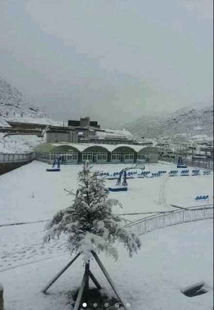 В Ганьцзы-Тибетском автономном округе провинции Сычуань выпал снег (2)