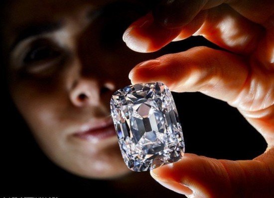 «Крупнейший в мире белый бриллиант» весом 118 карат будет продан с аукциона (9)