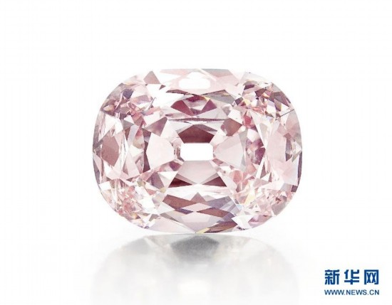 «Крупнейший в мире белый бриллиант» весом 118 карат будет продан с аукциона (4)