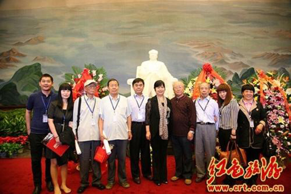 9 сентября родственники Мао и его бывшие сотрудники приехали в мавзолей Мао Цзэдуна.