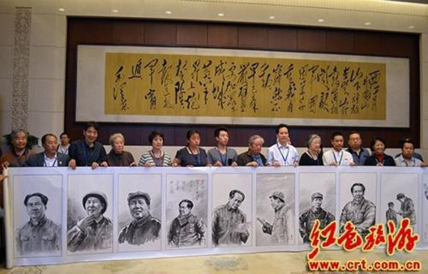 Каллиграф «красного жанра» Вэй Хун и мастер по вырезанию из бумаги приехали в мавзолей Мао Цзэдуна и показали свои творческие произведения - портреты Мао Цзэдуна.