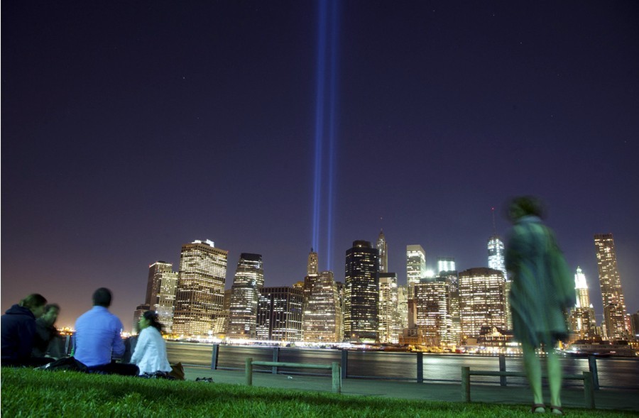 На месте бывшего Всемирного торгового центра в Манхэттене проверили освещение (7)