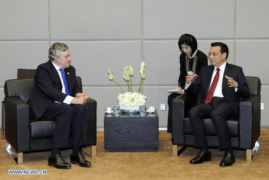 Премьер Госсовета КНР Ли Кэцян встретился с экс-премьером Великобритании Г. Брауном (4)