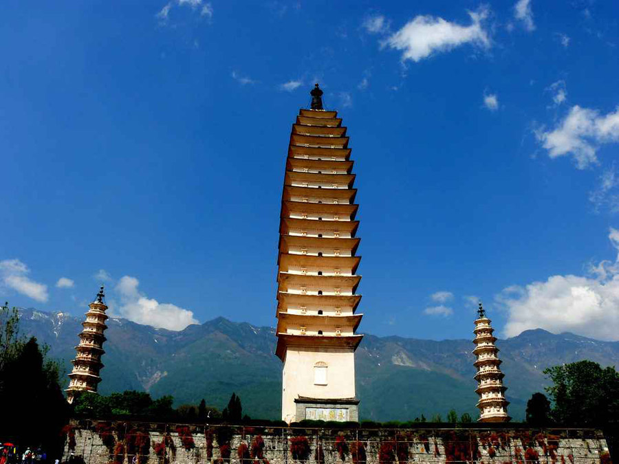 Ландшафтные зоны категории 5А в провинции Юньнань: Три пагоды храма Чуншэн в Дали