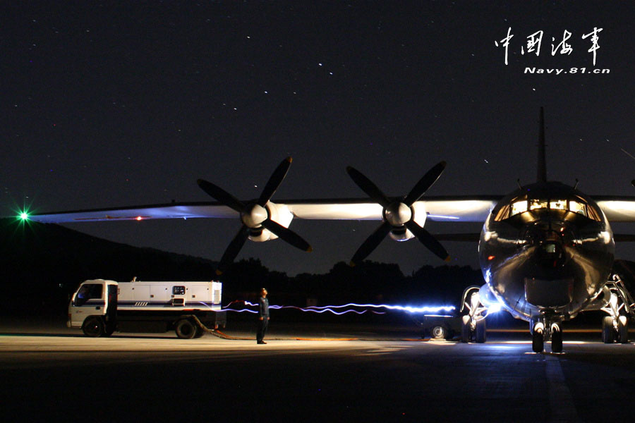 Ночная тренировка военных самолетов ВМС НОАК (3)