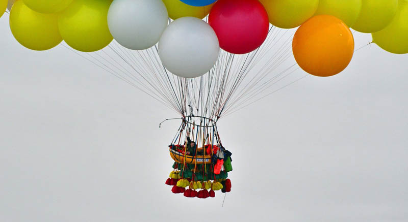 Американец отправился пересекать Атлантику на связке воздушных шаров (4)