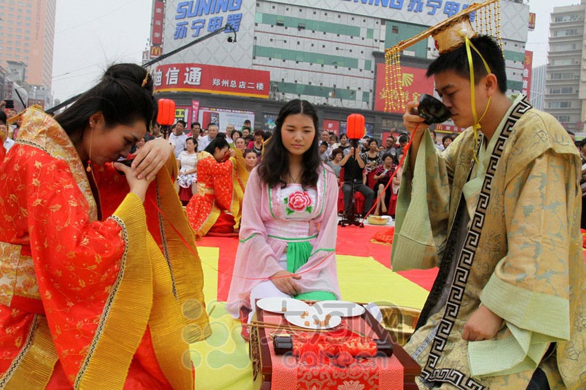 Первая коллективная свадьба в стиле династии Хань прошла в городе Чжэнчжоу (4)