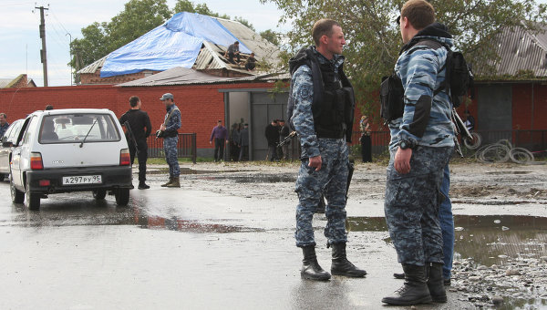 Трое полицейских погибли в Чечне в результате подрыва смертника -- МВД РФ