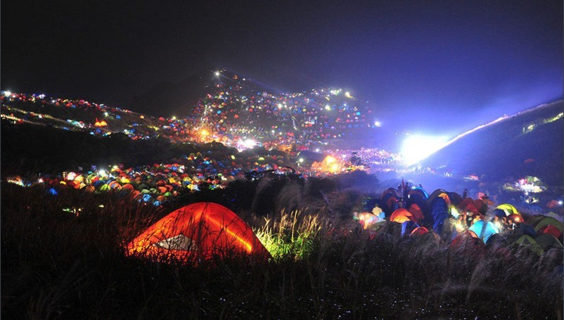 50 тысяч человек разбили палаточный лагерь в горах Угуншань
