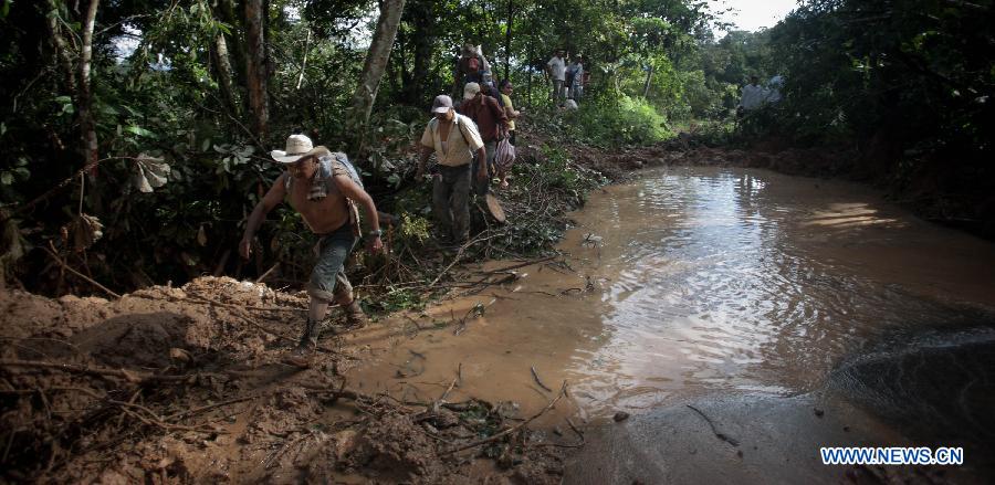 Число погибших в результате проливных дождей в Мексике увеличилось до 97 (3)
