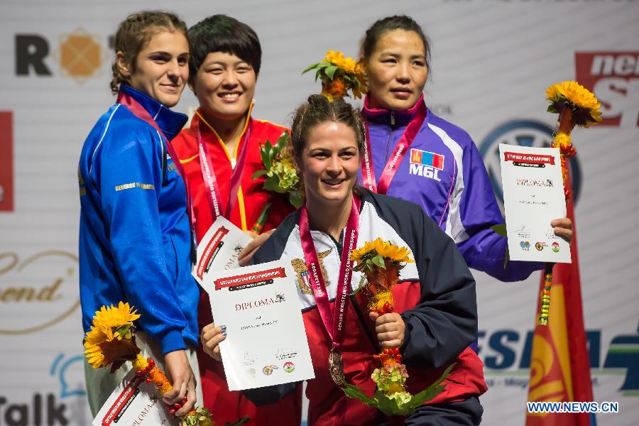 Китайская спортсменка Чжан Фэнлю завоевала "золото" в вольной борьбе в весовой категории до 72 кг в Будапеште (3)
