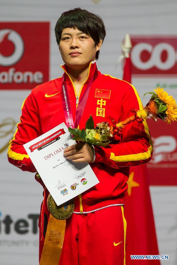 Китайская спортсменка Чжан Фэнлю завоевала "золото" в вольной борьбе в весовой категории до 72 кг в Будапеште
