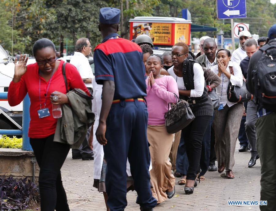 Количество погибших при нападении на торговоый центр в Найроби достигло 30 человек (11)