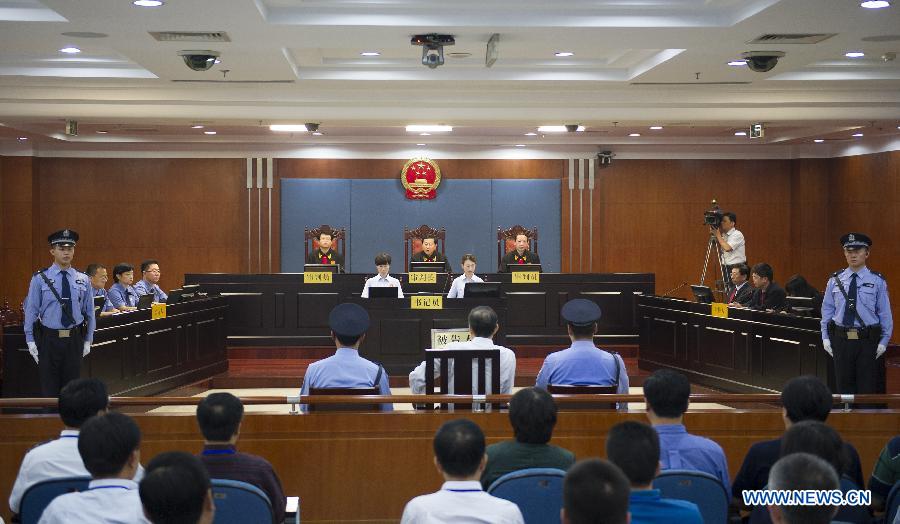 Бо Силай приговорен к пожизненному заключению (13)