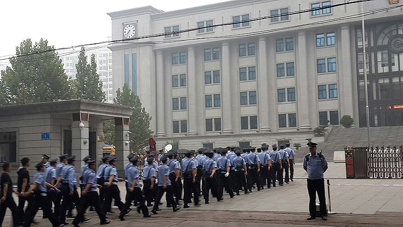 Бо Силай приговорен к пожизненному заключению (12)